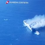Traghetto Grimaldi in fiamme: camionista vivo dopo 3 giorni, 10 i dispersi
