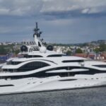 Lo yacth dello sceicco Al-Thani, proprietario del PSG, al porto di Palermo